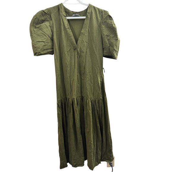 Zara Women’s Puff Short Sleeve Fit And Flare Olive Green Midi Dress
#1149 - Picture 2 of 6